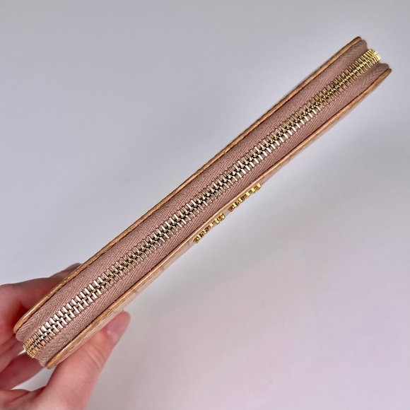 Miu Miu Pink Croc-Embossed Wallet - Picture 3 of 9